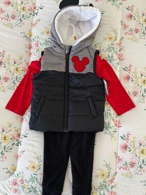 Disney Toddler Mickey puffer vest Set in Black and Red